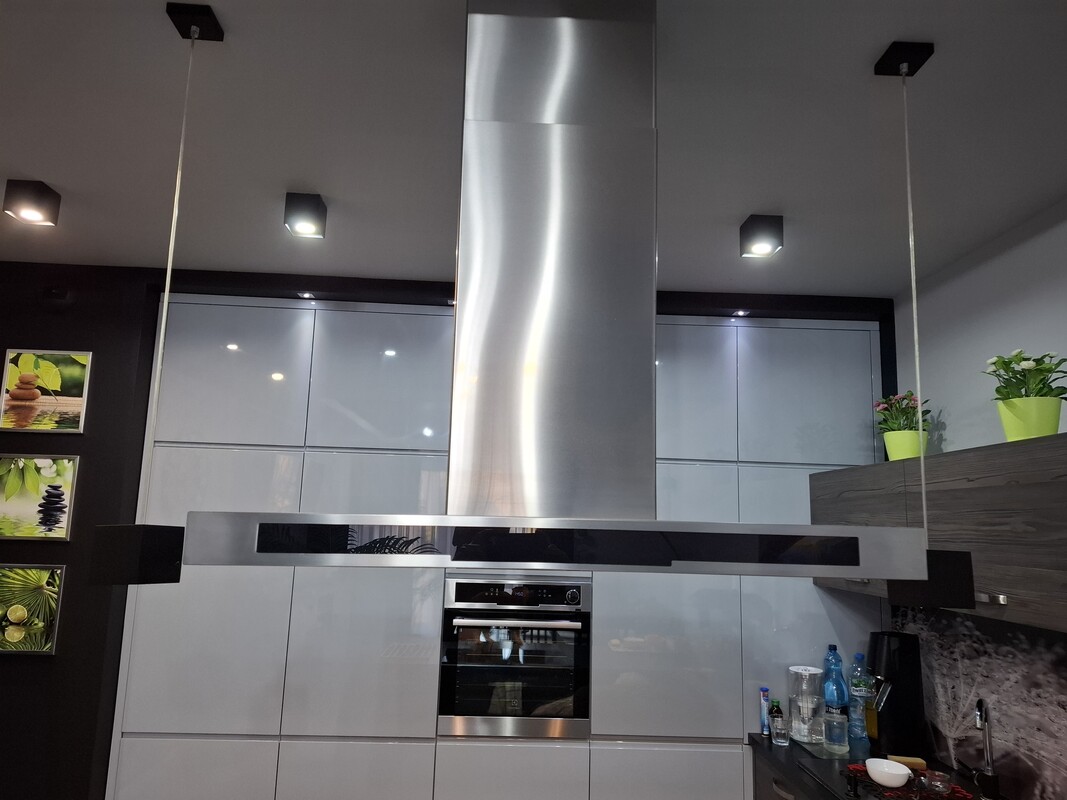 Elbląg Sprzedam:
1.Okap kuchenny, pochłaniacz wyspowy marki Electrolux o wymiarach: 70x100 cm. Kolor: Inox. Stan: