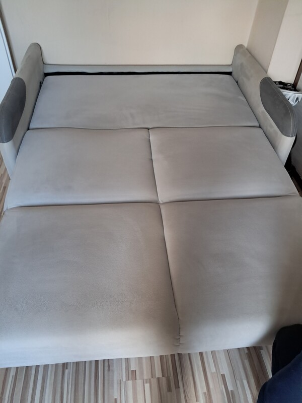 Elbląg Sprzedam sofę w bardzo dobrym stanie zakupiona w sklepie SONIK rozkładana, ze skrzynią na pościel. Kolor siwy.