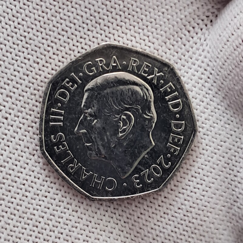 Elbląg Moneta brytyjska 50p King Charles 2023 z Łososiem, bez tajnego znaku, prosto z woreczka menniczego. Wybito