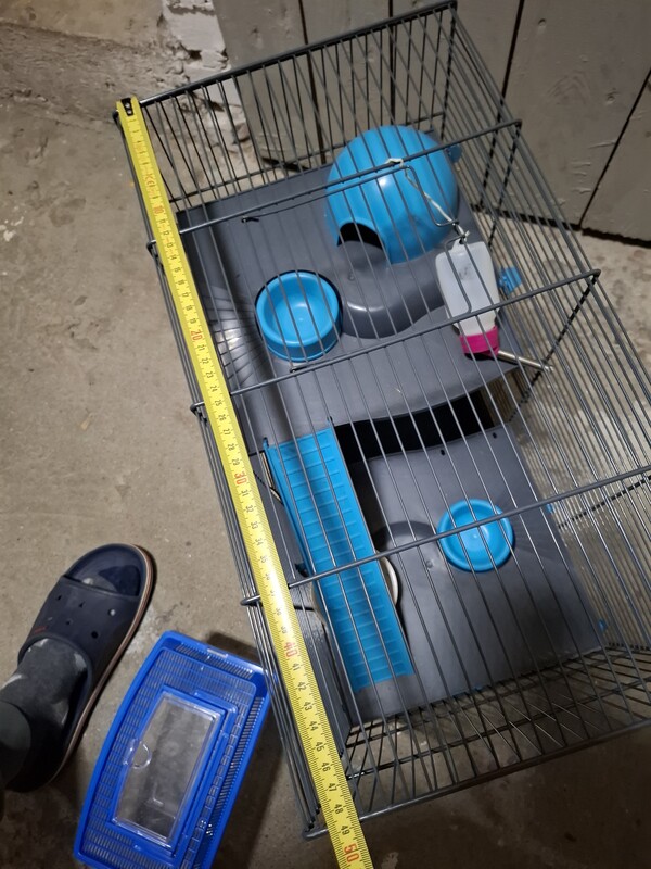 Elbląg Sprzedam praktycznie nową klatke na chomika wraz z kontenerkiem do transportu.