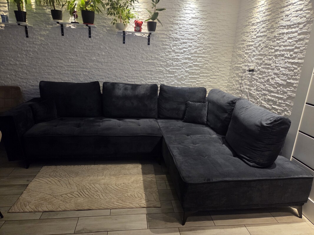 Elbląg Sprzedam narożnik firmySonik narożnik w bardzo dobrym stanie posiada funkcję spania ma niecały rok. Dołączam