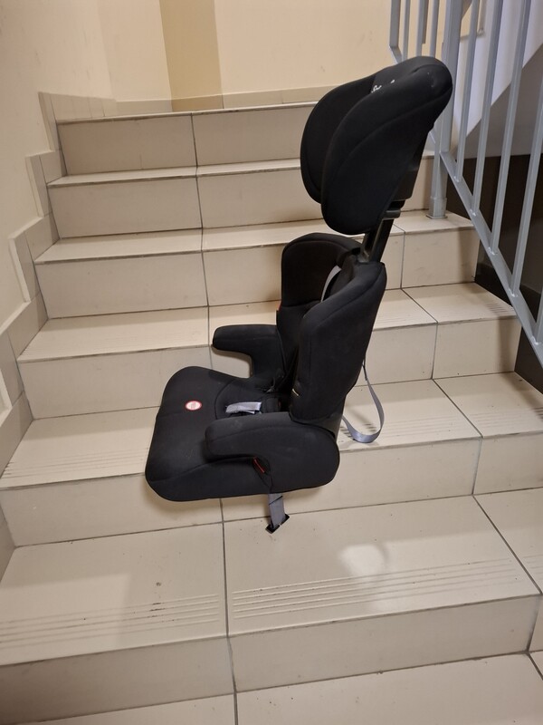 Elbląg Oddam za dwie duże paczki kawy JACOBS KRONUNG fotelik samochodowy dziecinny. Stan idealny, bo użyty tylko 3 razy