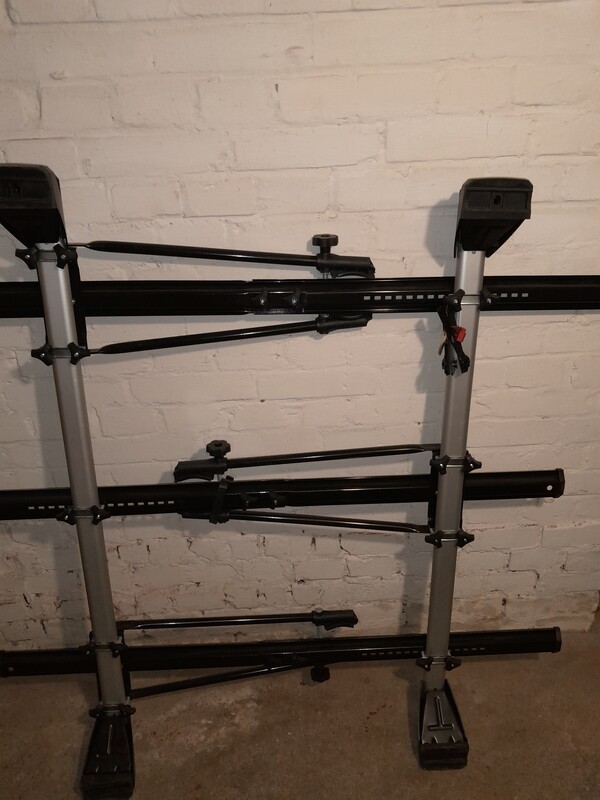 Elbląg Sprzedam bagażnik dachowy z zamocowanymi szynami na trzy rowery. Użyty trzy razy. Oryginalny bagażnik do S-maxa