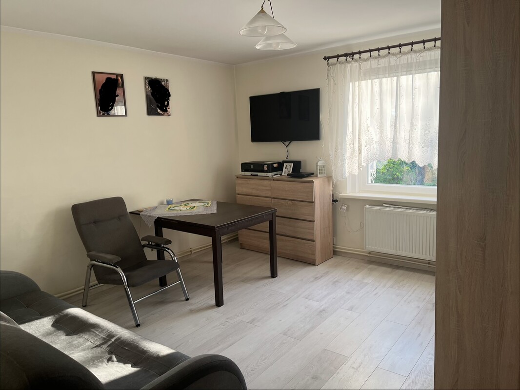 Elbląg Sprzedam 2 pokojowe mieszkanie o powierzchni ok 40m2 położone przy ulicy Wiejskiej w Elblągu.