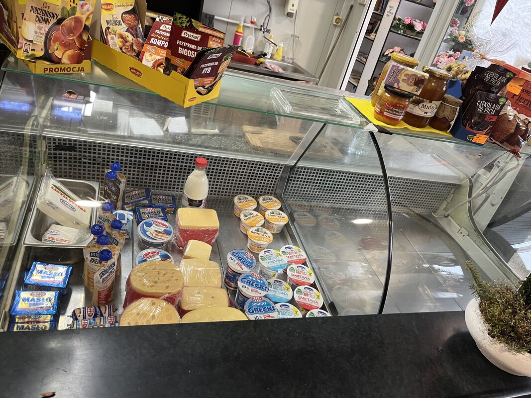 Elbląg Sprzedam wyposażenie sklepu z nabiałem/ ladą chłodnicza 180 cm, waga i krajalnica.