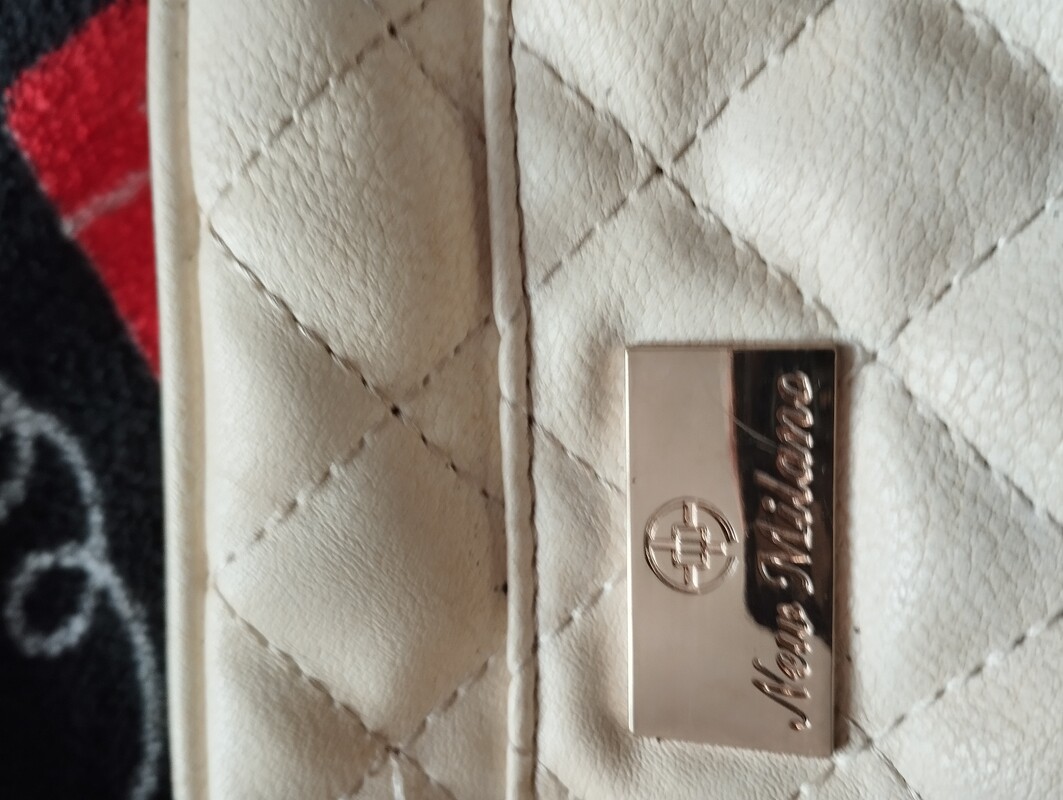 Elbląg Witam sprzedam małą torebka New Milano jasny beż cena 15zł oraz torebka Bellucci k. czarny 20zł