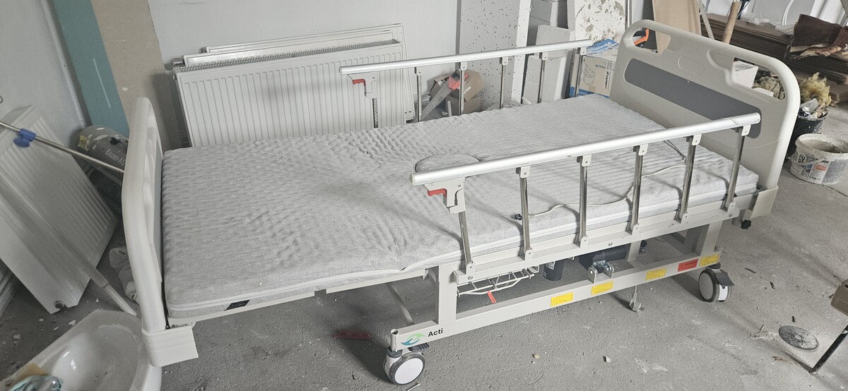 Elbląg Oddam łóżko rehabilitacyjne za kawę do ekspresu. Łóżko 100 % sprawne.