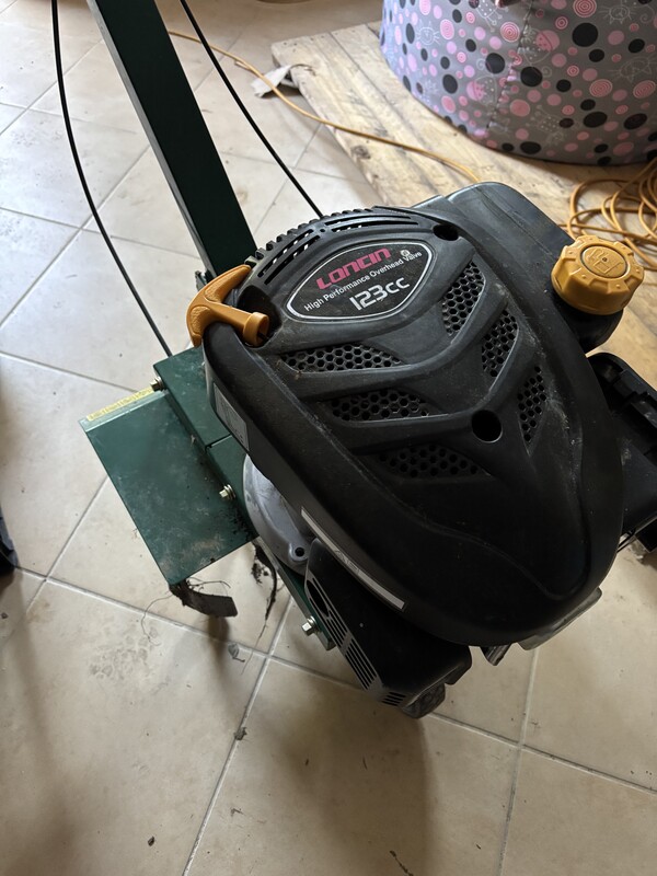 Elbląg Sprzedam glebogryzarke  123ccm, 40cm szerokość robocza. W bardzo dobrym stanie. Mało użytkowana. Silnik