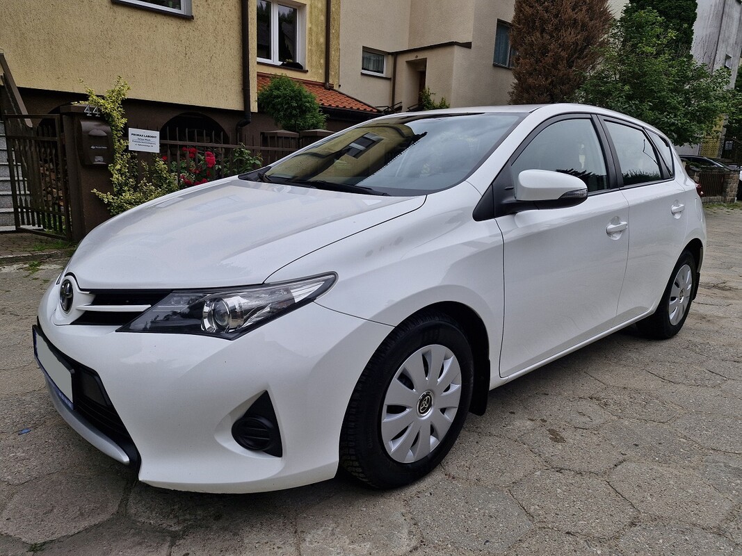 Elbląg Toyota Auris1.4 DieselModel 2016KlimatyzacjaŚwiatła LEDKupiona w Polskim Salonie