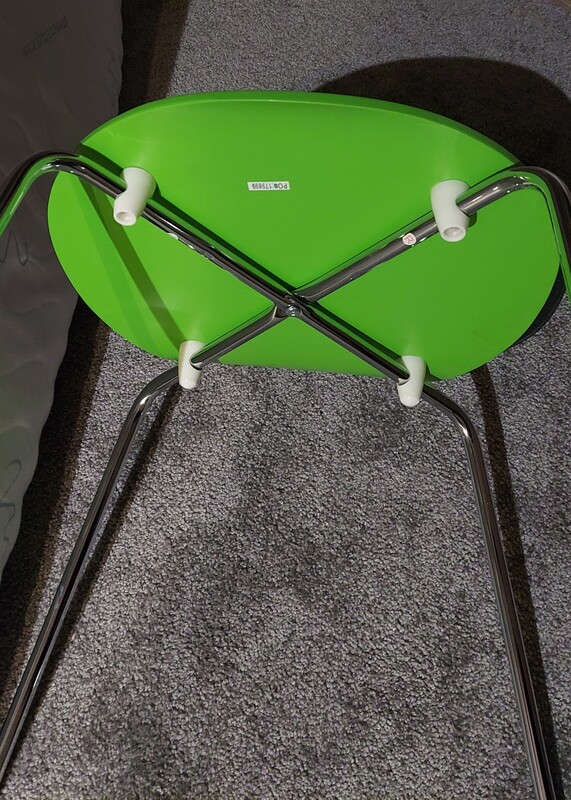 Elbląg Krzesło ze sklejki, solidne z Jysk, soczysta zieleń,
stelaż metalowy,
stan b. dobry -
odbiór