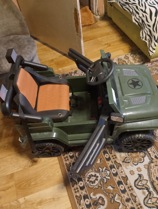 Elbląg Sprzedam autko widoczne na zdjęciach w dobrym stanie jest do autka ładowarka używane sporadycznie przez jedno