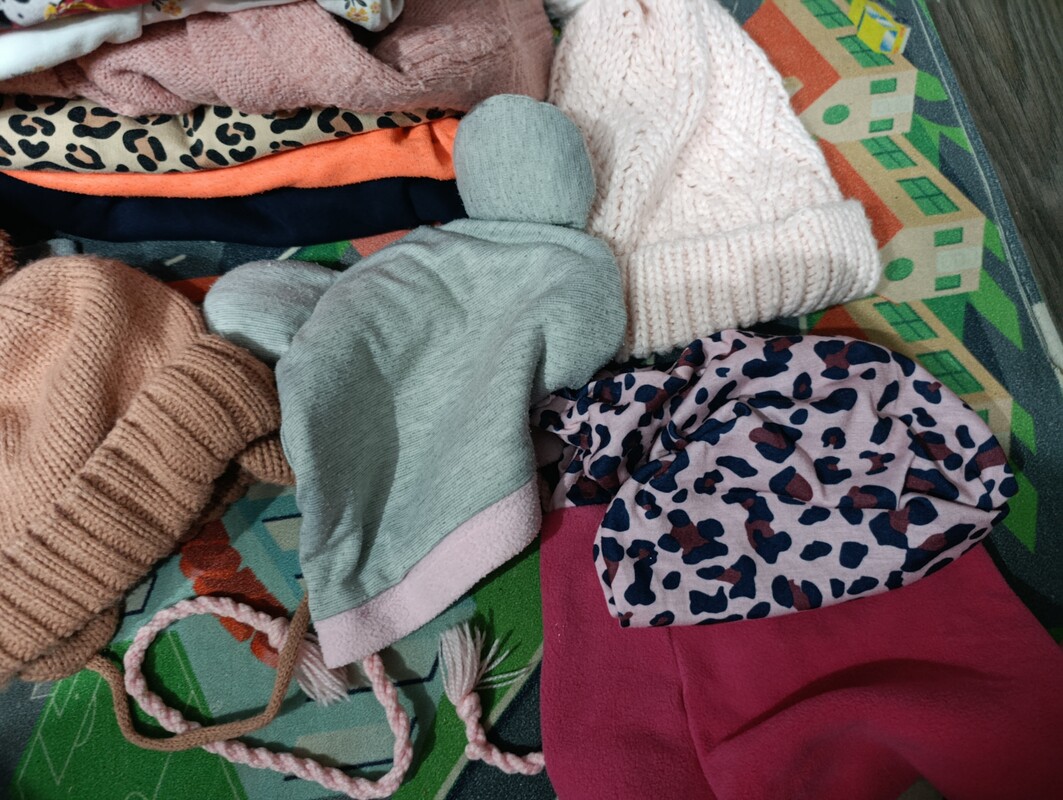 Elbląg Sprzedam ubrania dla dziewczynki. Stan bardzo dobry/ dobry bez dziur czy plam. Rozmiar 98/104.Kurtka zimowa,