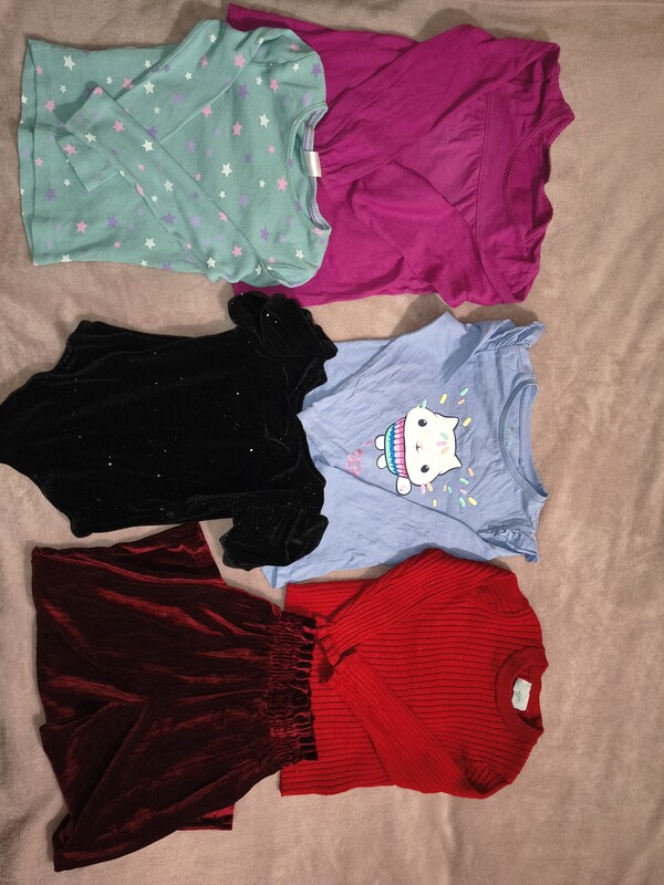 Elbląg Ubrania dla dziewczynki w rozmiarze 104/110 17 sztuk bluzki, bluzy, sweterek, spodnie eleganckie całość 50 zł