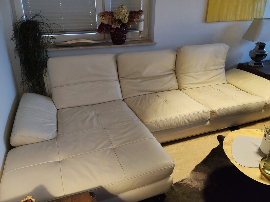 Elbląg Sprzedam sofę w skórze naturalnej, stan dobry. Szer. całkowita 295 cm, bez funkcji spania. Dwie części