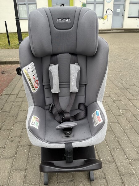 Elbląg Sprzedam obrotowy fotelik samochodowy Nuna Prym (40-105 cm | 0 - 18 kg | 0 - 4 lat). Po jednym dziecku, stan