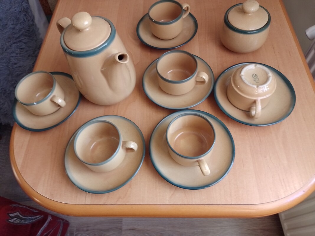 Elbląg Sprzedam zestaw kawowy Chodzież Agata z lat 80 stan bardzo dobry kompletny jedna filiżanka ma mały uszczerbek