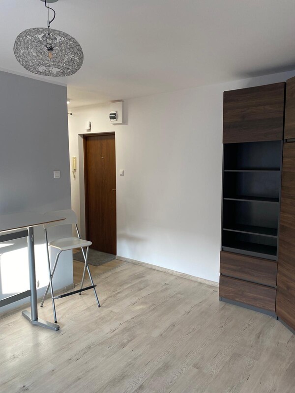 Elbląg Wynajmę kawalerkę w pełni wyposażoną na ul. Lubranieckiej. Wynajem 1350 plus opłaty 500 zł.