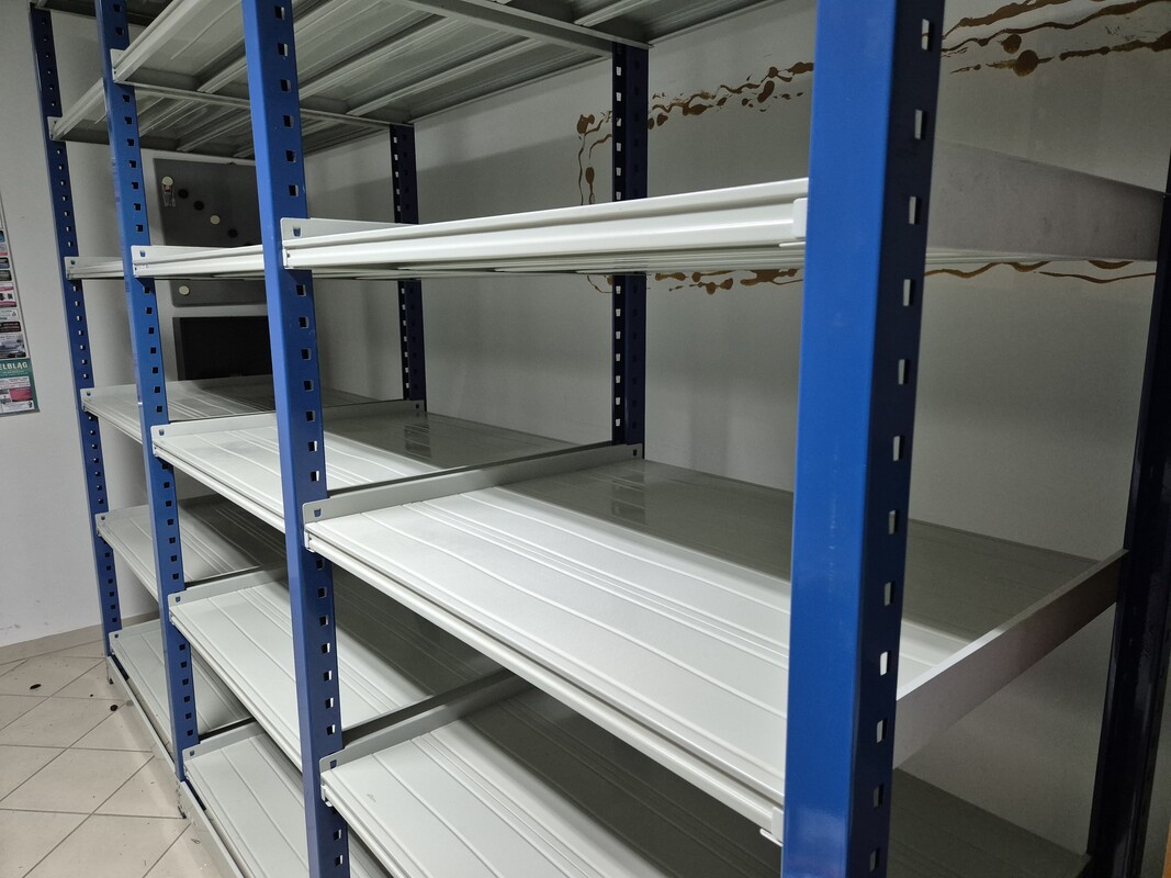 Elbląg Witam mam do sprzedania regał magazynowy metalowy, konstrukcja składana. Regał bardzo solidny, wyprodukowany