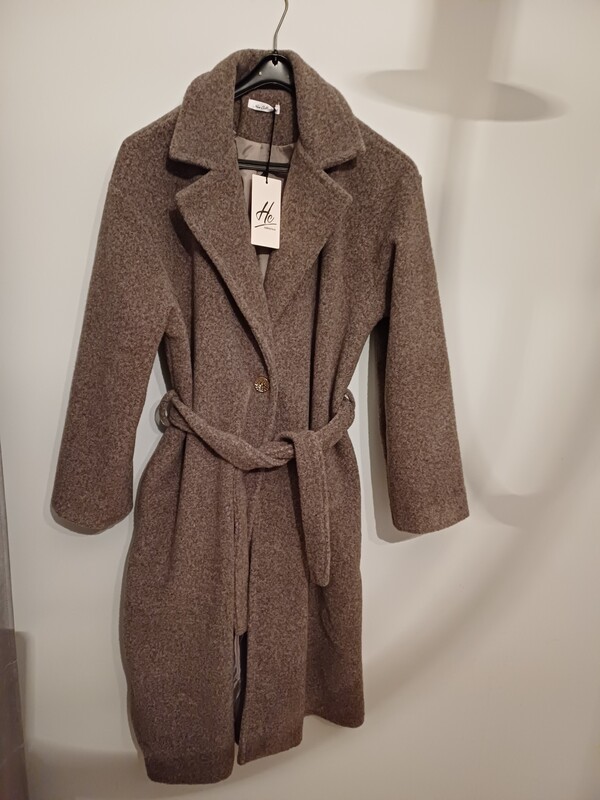 Elbląg SPRZEDAM NOWY PŁASZCZ ala bukla, zapinany na dwa guziki i wiązany w pasie, producent HC MODA ITALIA, szerokość