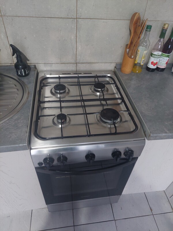 Elbląg Witam sprzedam kuchenkę gazowa z piekarnikiem na gaz. Kuchenka zadbana. Wymiary kuchenki szerokość 50 cm a