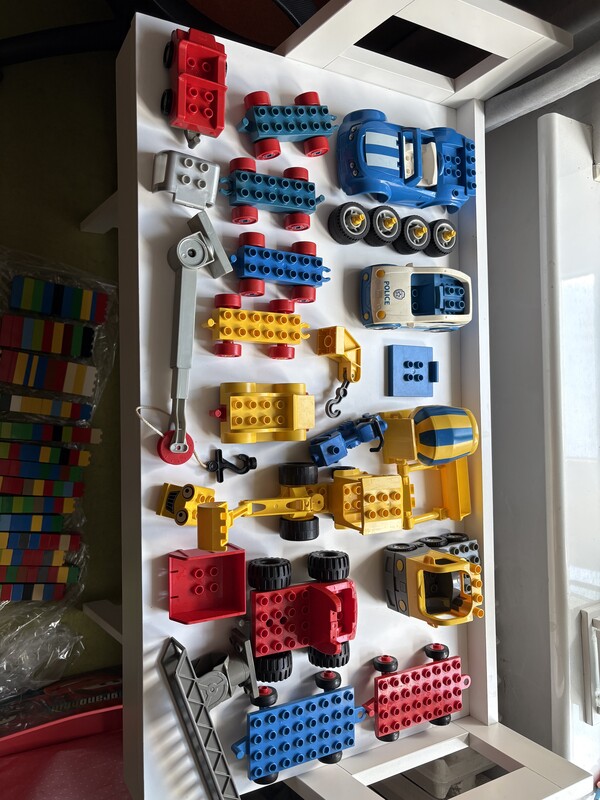Elbląg Klocki Lego Duplo, jak na zdjęciach, ponad 4 kg.
Kilka zestawów, które mogą jeszcze posłużyć. Odbiór w Elblągu