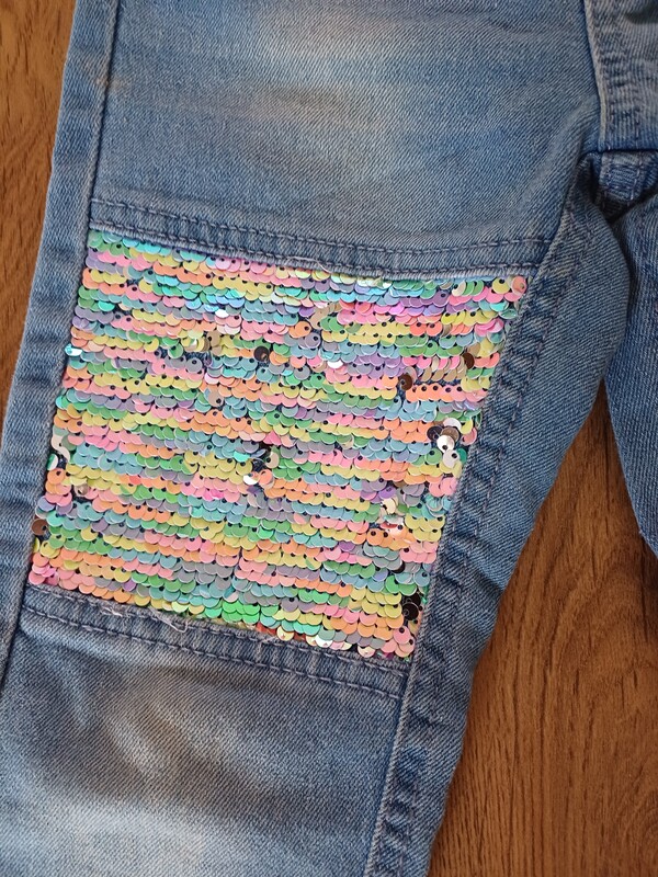 Elbląg Spodnie jeansowe dla dziewczynki rozmiar 116 na gumce tęczowe cekiny na nogawkach stan doskonały