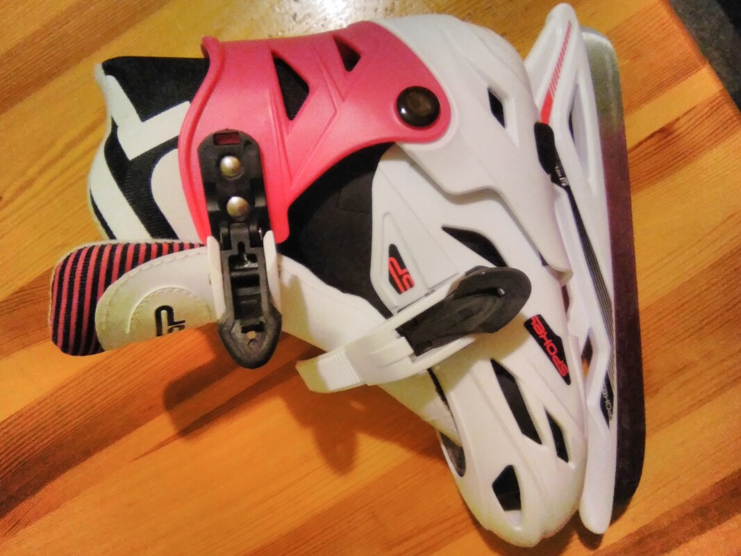 Elbląg Sprzedam łyżwy dziewczęce używane może 1-2 razy, stan idealny, rozmiar regulowany 31 - 34,kolor różowo - biały.