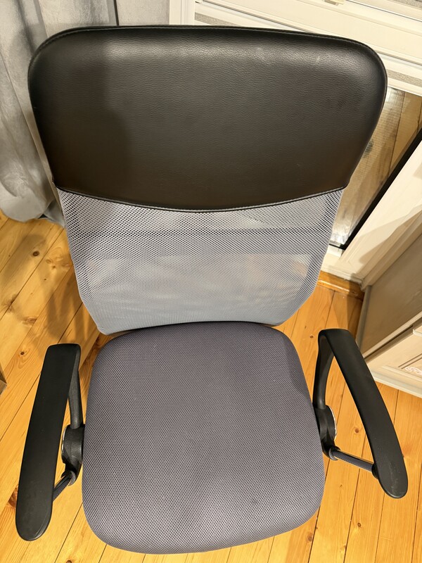 Elbląg Sprzedam za stówkę. 
Odbiór z osiedla Nad Jarem.