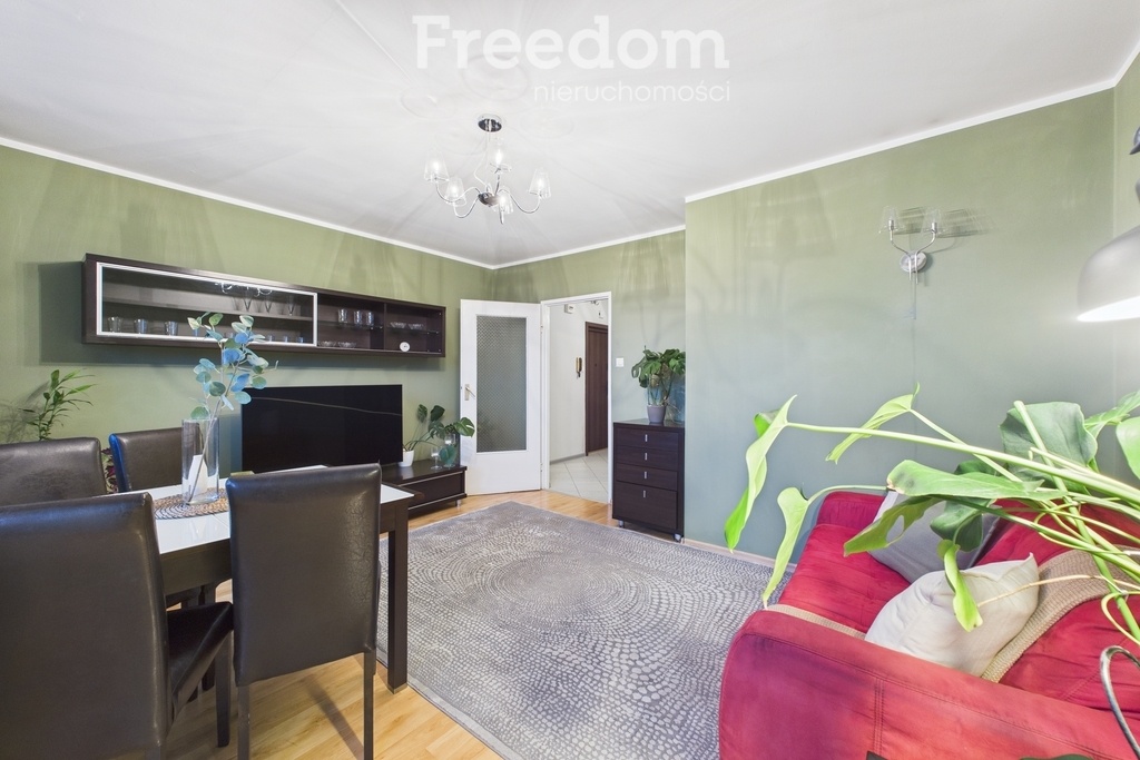 Elbląg FREEDOM NIERUCHOMOŚCISprzedam mieszkanie - Elbląg, Fromborska. Na sprzedaż ustawne mieszkanie 3-pokojowe o