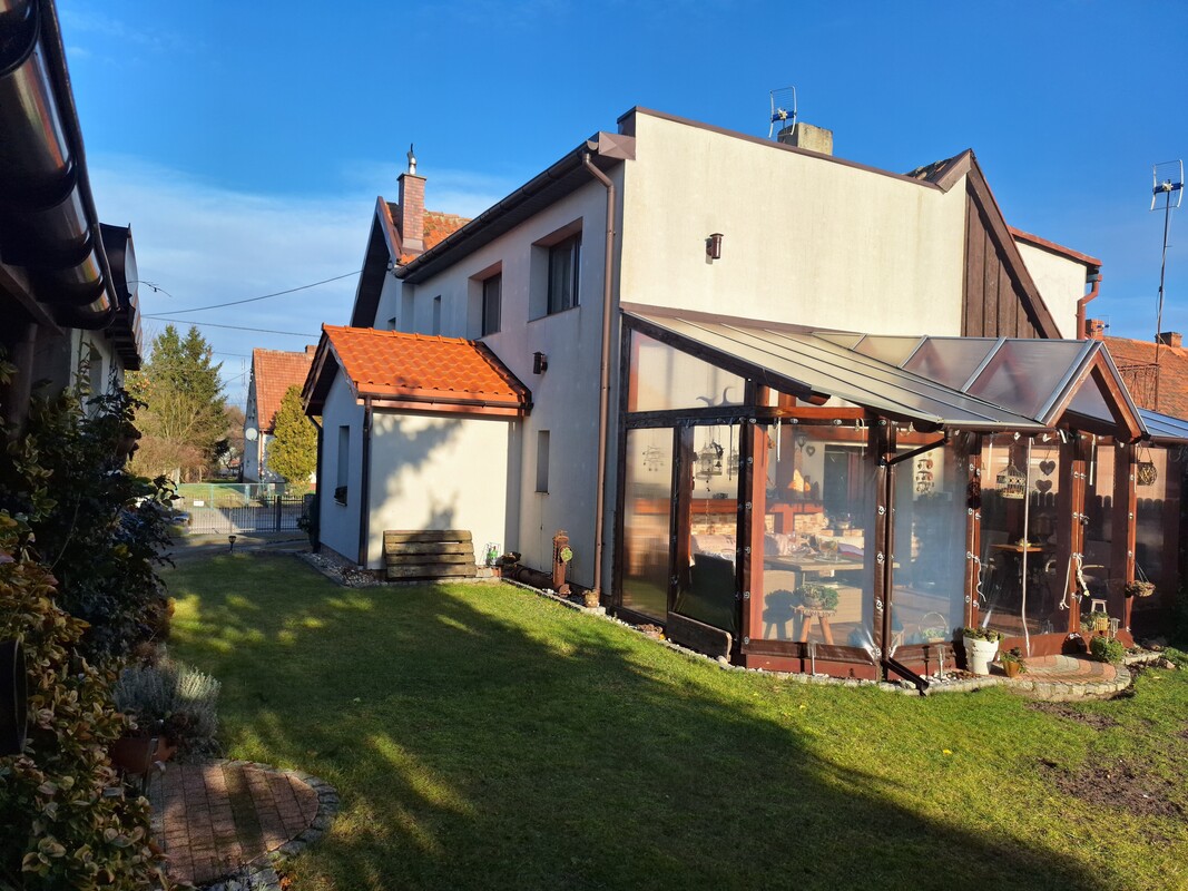 Elbląg Sprzedam dom w zabudowie bliźniaczej z dwoma garażami położony w Tolkmicku. Powierzchnia działki