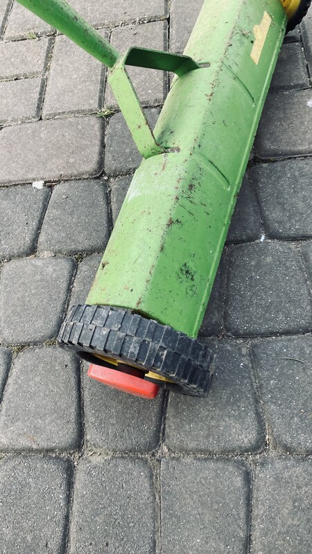 Elbląg Wertykulator lub aerator trawnika marki Wolf-Garten
Urządzenie służy do napowietrzania i spulchniania gleby, co