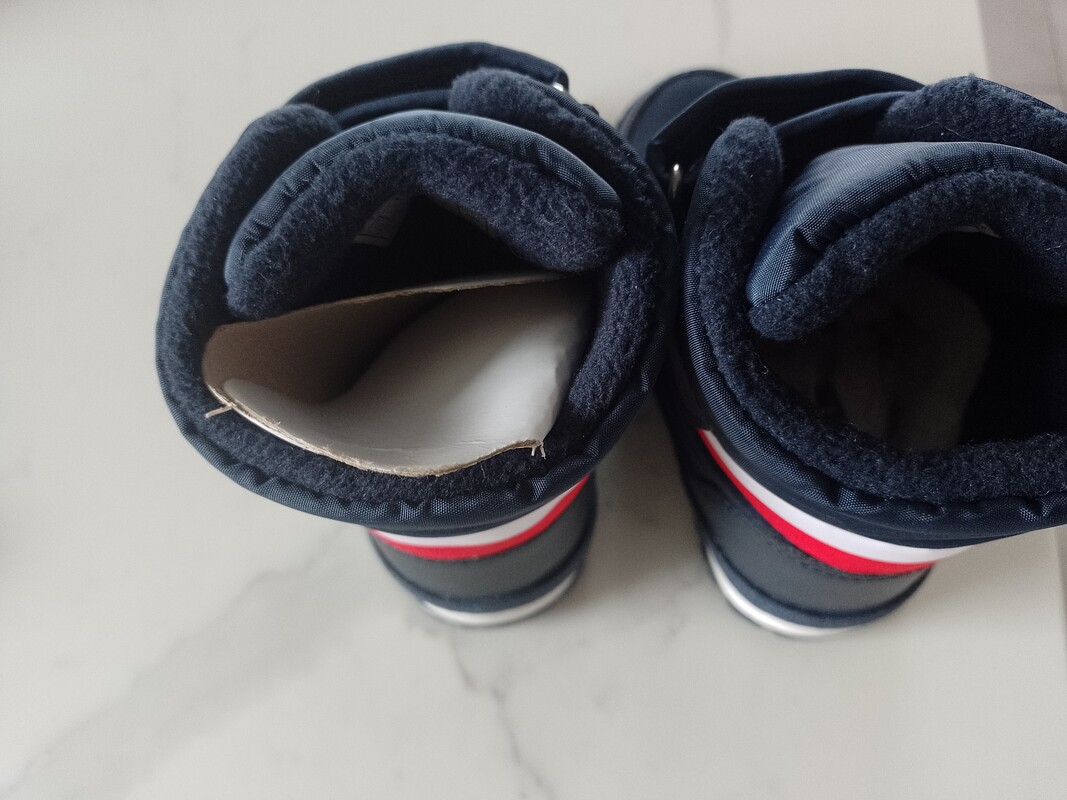 Elbląg Sprzedam buty dla dziecka Tommy Hilfiger kupione na Zalando. 
Buty Nowe w opakowaniu nie chodzone. Numer