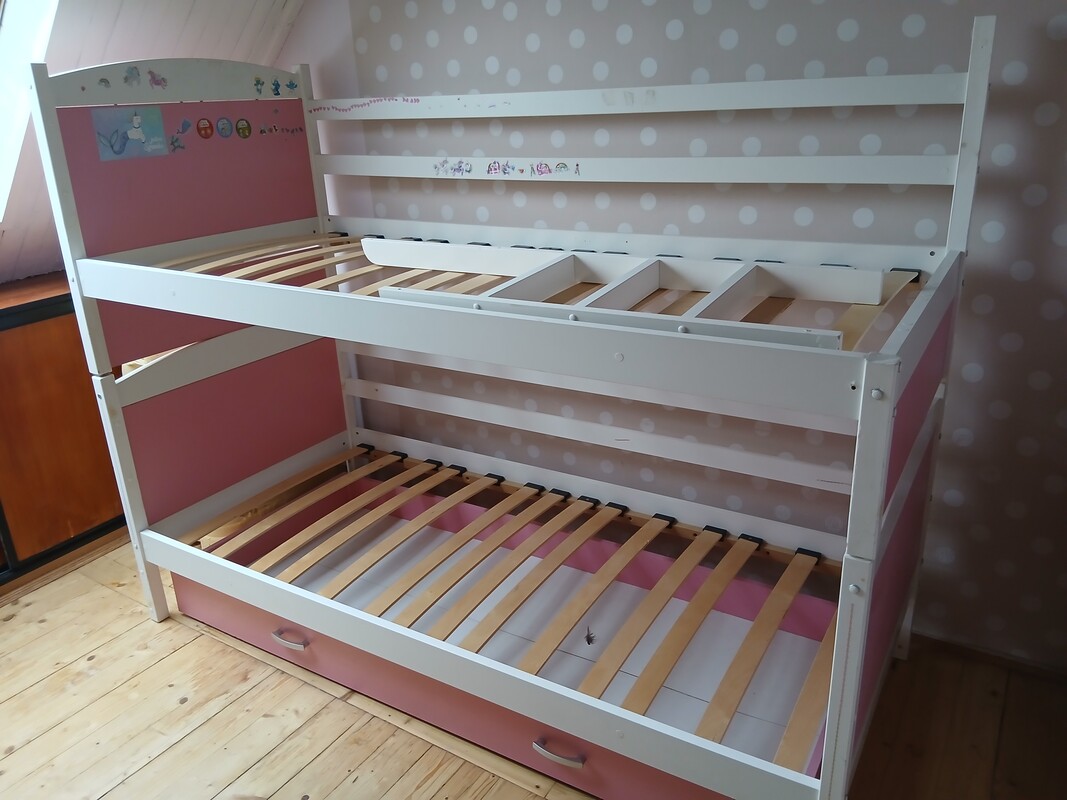 Elbląg Sprzedam lozko dwupietrowe i szafke z ikea(300 zl za meble)
