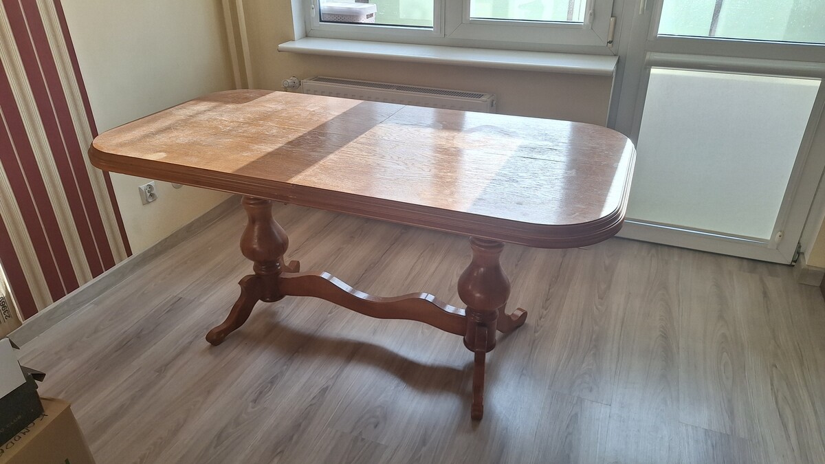 Elbląg Oddam za darmo kredens, szafę narożną oraz duży solidny, rozkładany stół. Transport i wyniesienie we własnym