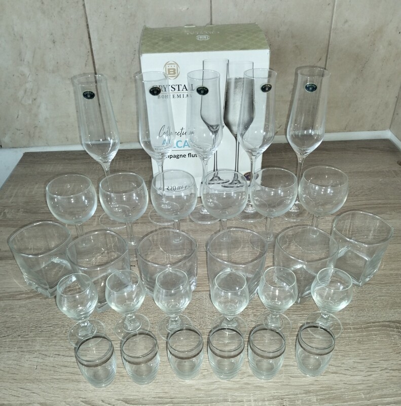Elbląg Szkło do użytku domowego ! Pięć rodzajów po 6szt. Nie używane. * Mogę dodać 6 sztuk szklanek gratis !