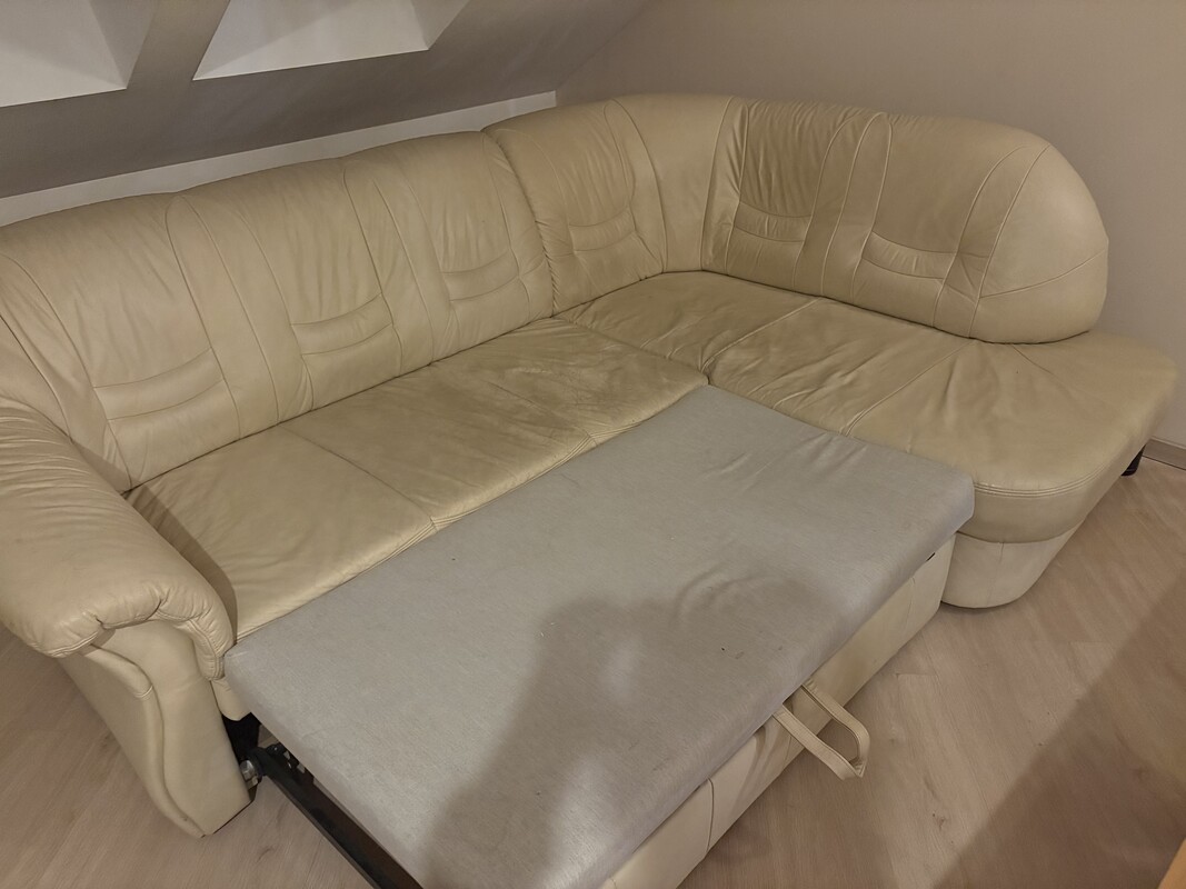 Elbląg Oddam sofę narożną. Stan jak na zdjęciu. Może komuś się przyda. Wymiar 220/160 głębokość 90.Rozkładana
Stan jak