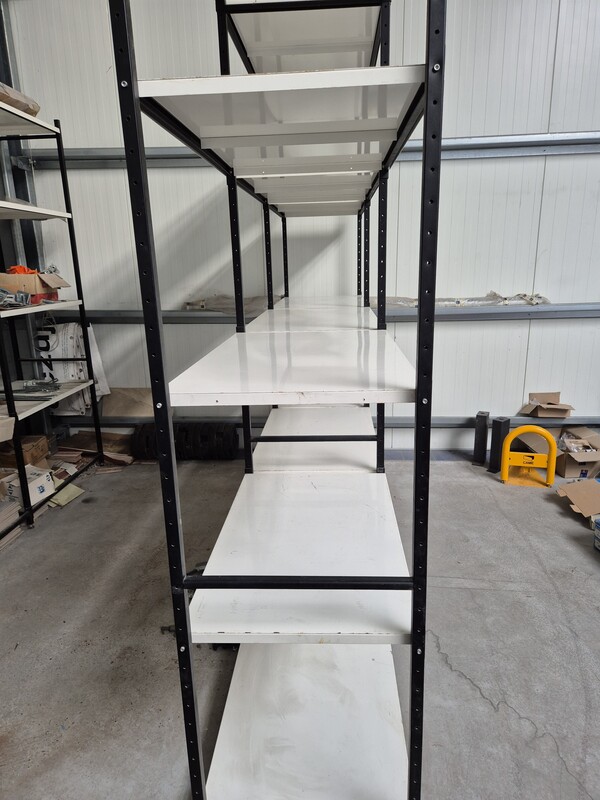 Elbląg Mam do sprzedania regały magazynowe metalowe bardzo solidne, deklarowany ciężar na jedną półkę ok 200 kg.