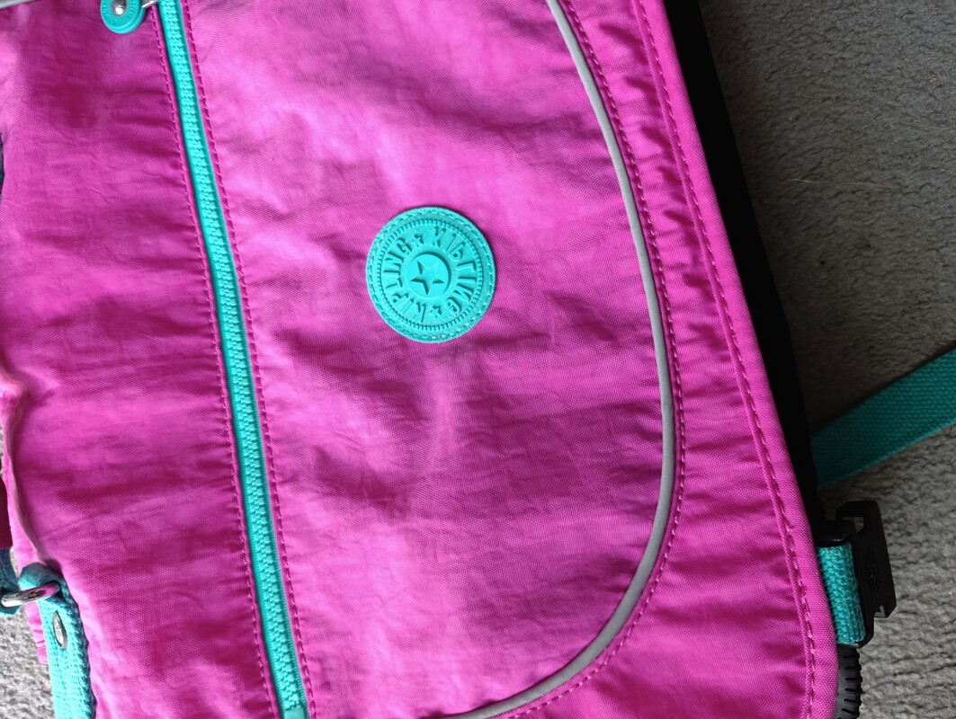 Elbląg Sprzedam dziewczęcy usztywniany plecak marki Kipling. Stan bardzo dobry, do odświeżenia małe zabrudzenia w