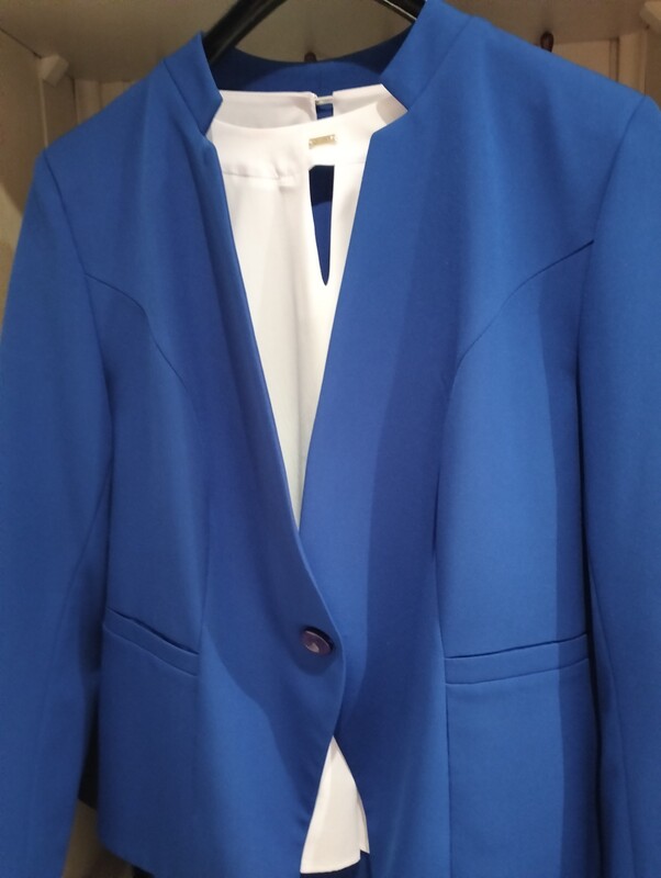 Elbląg Sprzedaję garsonki w różnych kolorach i rozmiarach, całe komplety, czyste, odświeżone. .
Rozmiar 44,46,oraz 44