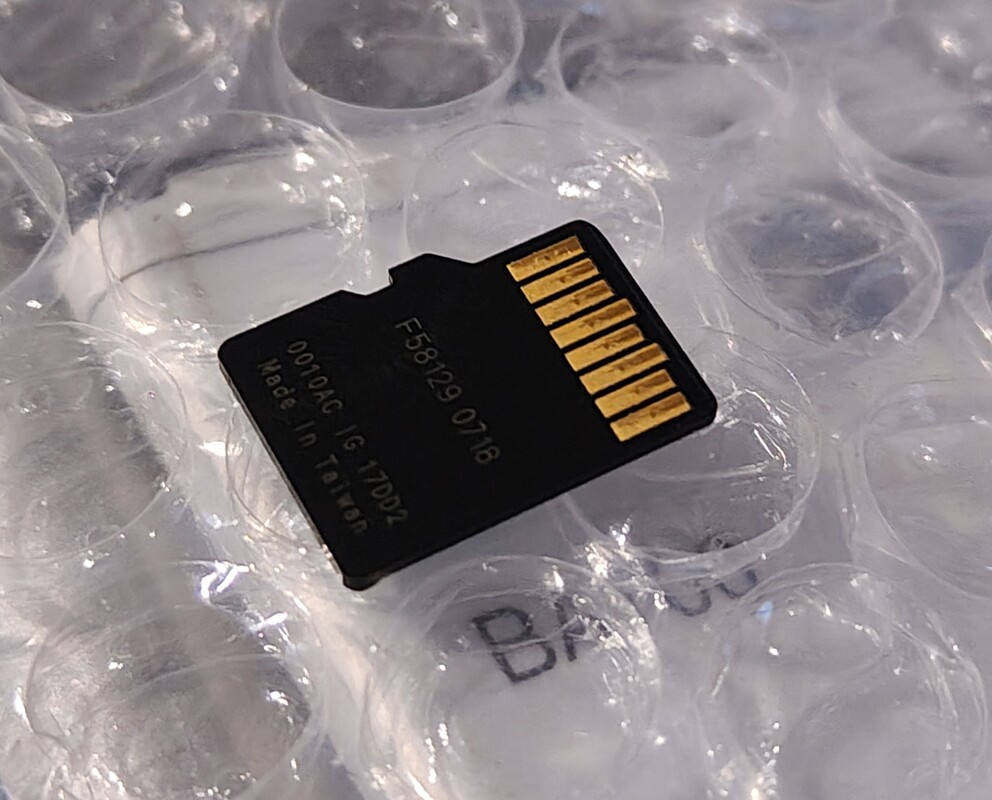 Elbląg Sprzedam szybką w pełni sprawną kartę pamięci micro SD 128 GB