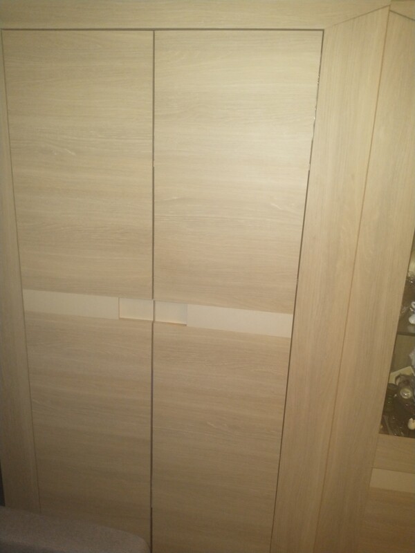 Elbląg PILNE DLA ZAINTERESOWANYCH. .. .. .
SZAFA, witrynę słupek. .. .komodę z lewej i prawej strony szafka pośrodku 3