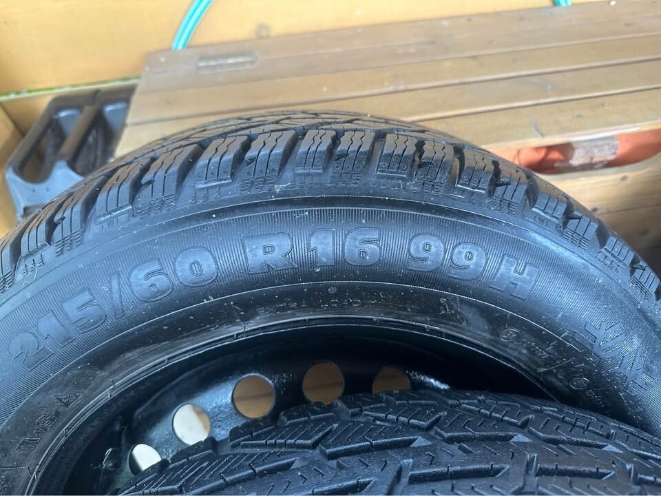 Elbląg Koła stalowe z oponami zimowymi. Opony Kormoran zimowe 215/60/R16 99H - stan bardzo dobry. Kola jeździły w Ford