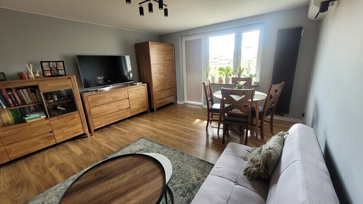 Elbląg Mieszkanie 3 pokoje 62,1 m² – po generalnym remoncie, wysoki standard, klimatyzacja, umeblowanie w