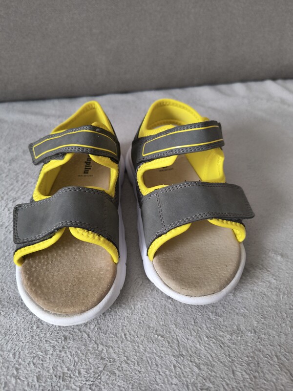 Elbląg Sprzedam sandałki chłopięce marki Lupilu w rozmiarze 29,długość wewnątrz 19cm. Buciki są w świetnym stanie,