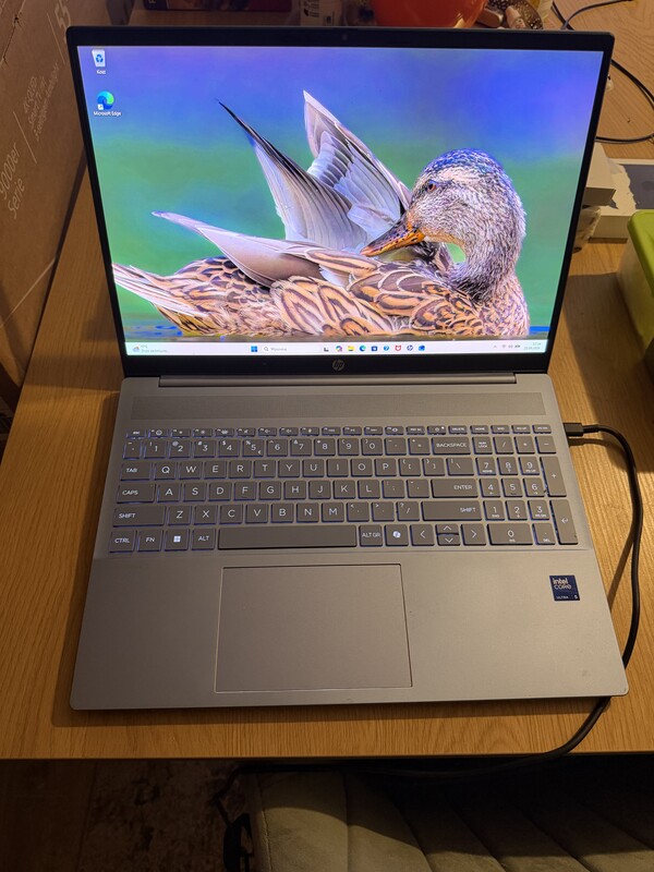 Elbląg Sprzedam laptopa HP OmniBook 5 laptop AI. Informację dotyczące podzespołów widać na dołączonym zdjęciu.