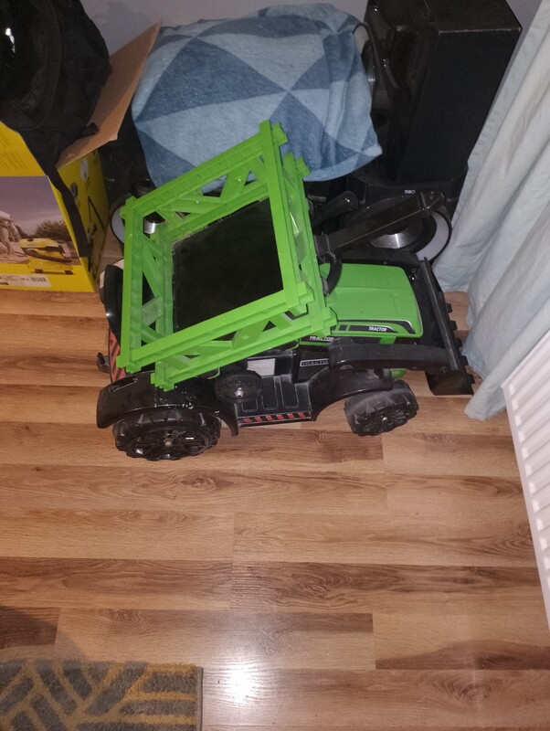 Elbląg Sprzedam traktor dla dziecka na akumulator i sterowanie pilotem pełni sprawny