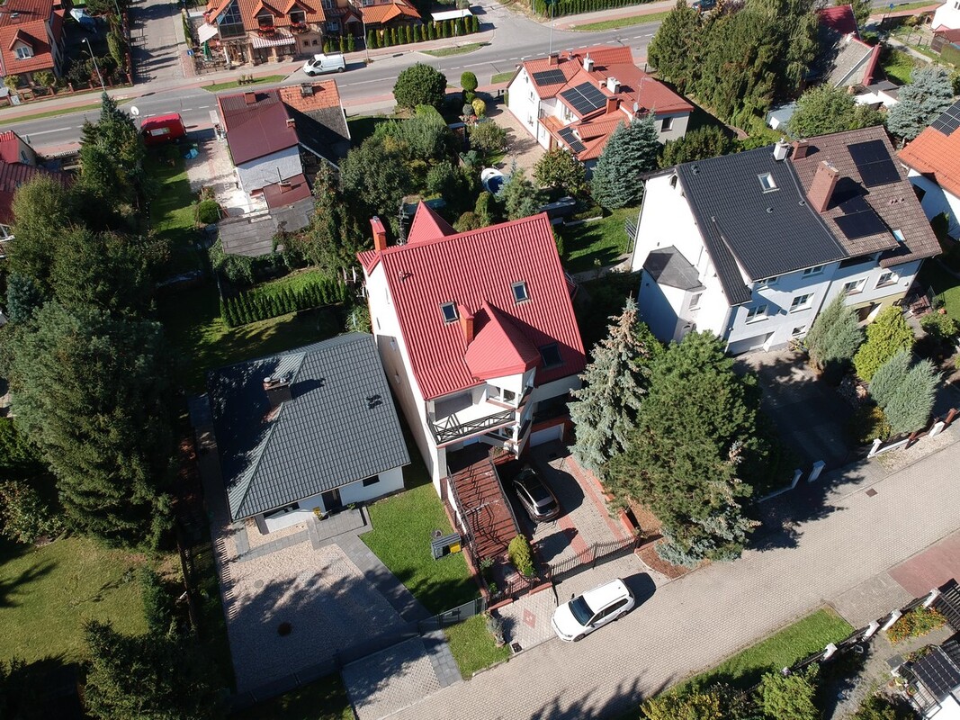 Elbląg BIURO NIERUCHOMOŚCISZULC& SZULCPowierzchnia domu: 320 m2Powierzchnia działki: 472 m2Dom w Elblągu przy ul.