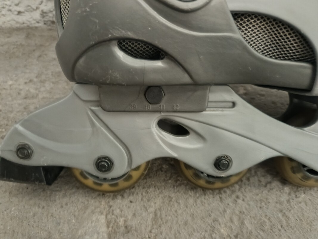 Elbląg Sprzedam rolki w rozmiarze 39 do 42 w dobrym stanie.
Kontakt tylko telefoniczny. Nie odpowiadam na żadne