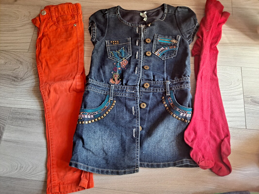 Elbląg Sprzedam 
Ubrania dla dziewczynki rozmiar 98-104-70 zł
Ubrania dla chłopca od rozmiaru 140-164-70 zl
Wózek dla