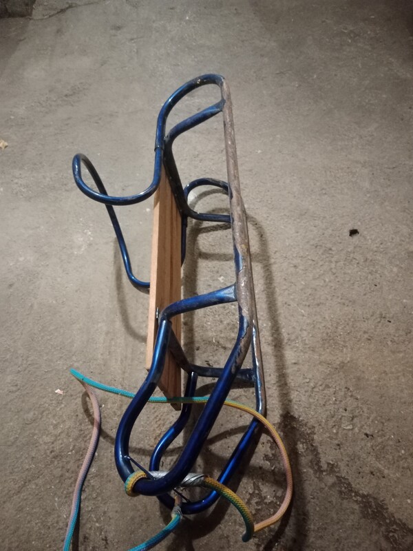 Elbląg Sprzedam sanki z oparciem dla dzieci. Stan widoczny na zdjęciach. Długość całkowita 82 cm, szerokość 21 cm,